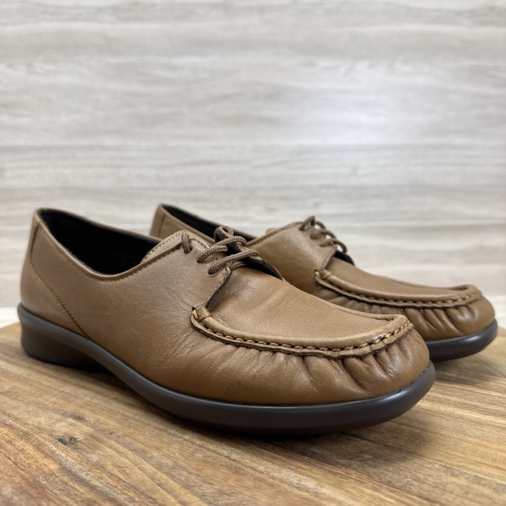 New SAS Women 7.5 N Lace Up Loafer Comfort Moccasin Handcrafted USA Caramel EUC